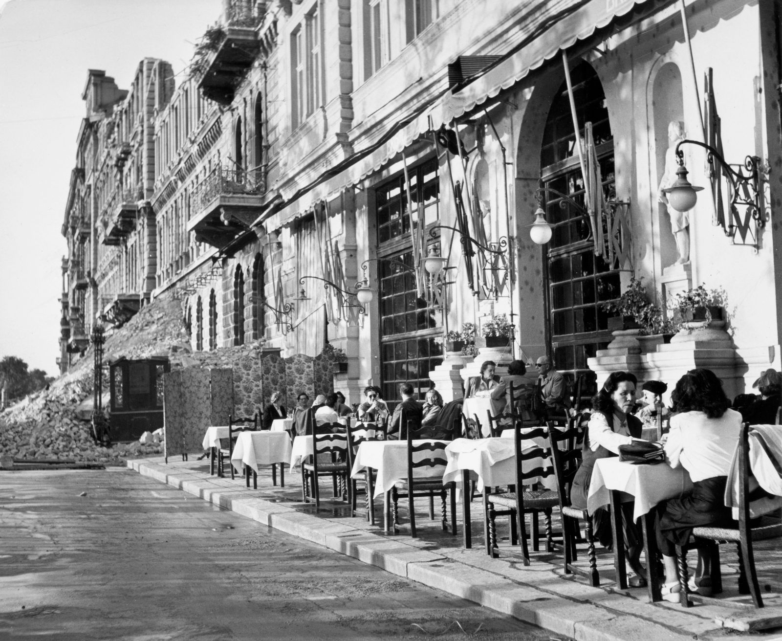 Budapesti beszélgetések: Sajtófotók és sajtóillusztrációk 1948-ban