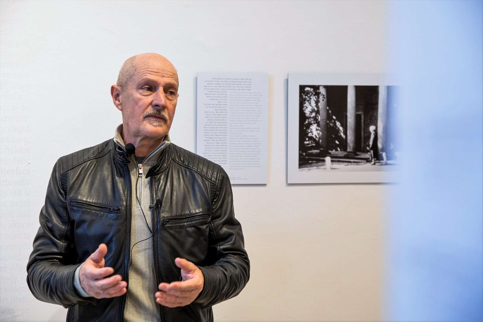 Gulyás Miklós kurátori tárlatvezetése Pilinszky János fotókiállításán
