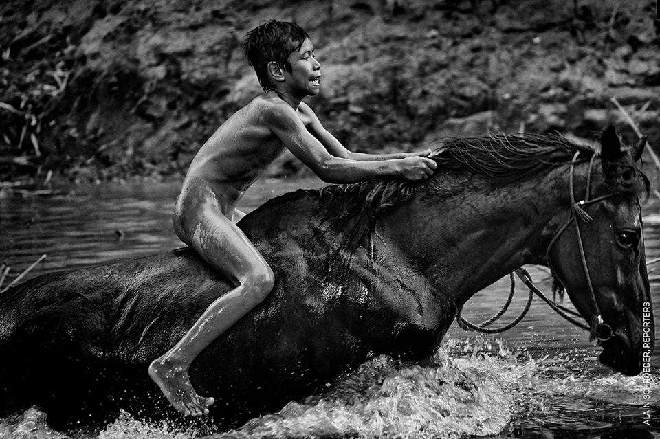 Korniss Péter vezetése a World Press Photo Kiállításban