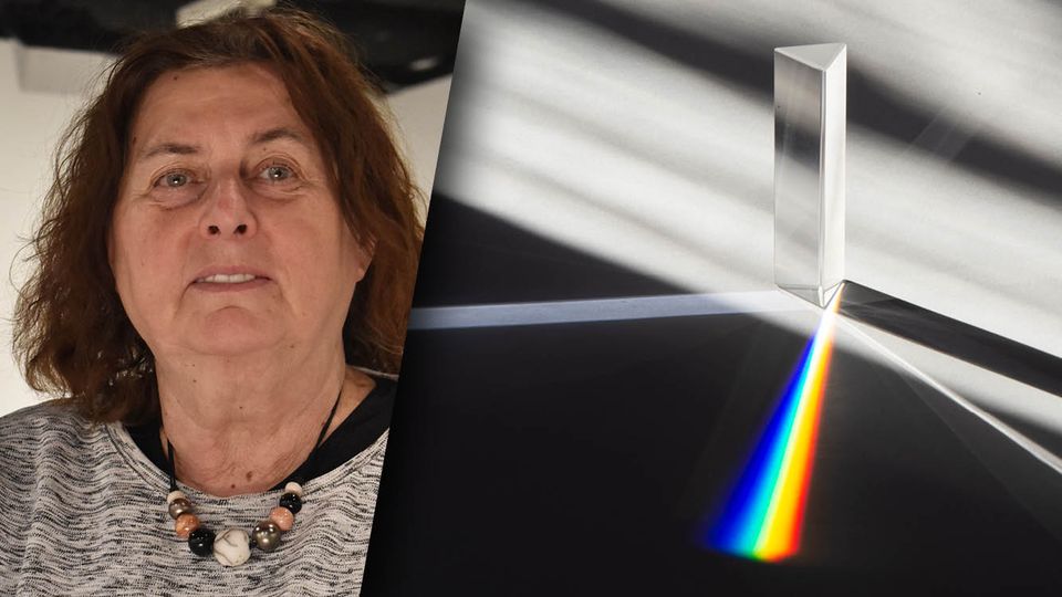 Mayer Marianna nyitó kurátori tárlatvezetése Pácser Attila Tér-rétegek című fotókiállításában