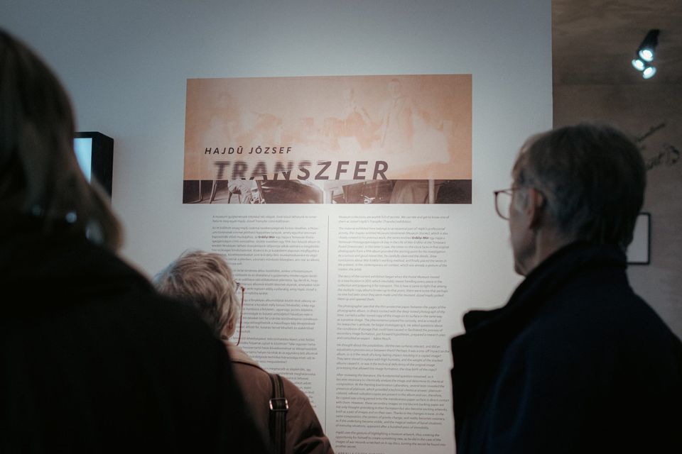 Transzfer – Tárlatvezetés Flesch Bálint fotókonzervátor és Hajdú József fotográfussal