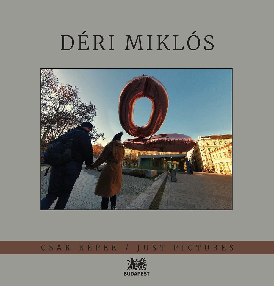 Déri Miklós dedikál a Városháza Kiadónál