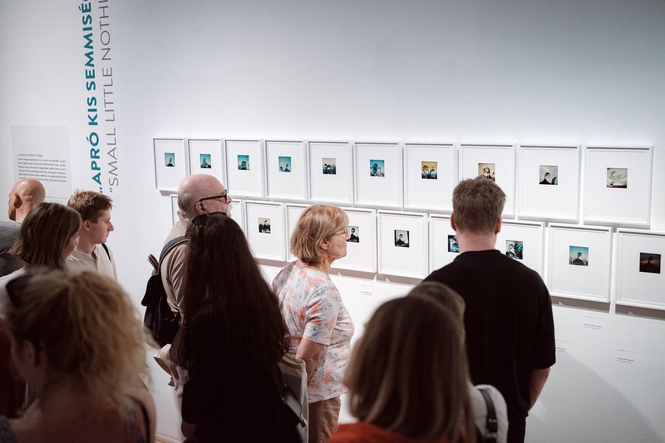 Beavató kurátori tárlatvezetés: A felejtés csele – Válogatás André Kertész polaroidjaiból